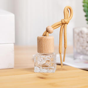 Perfume de aromaterapia para coche de 8ml, botella vacía dividida, botella volátil, decoración de salida de coche, fragancia de coche encantadora de dibujos animados con tapa de madera - Product Image 4