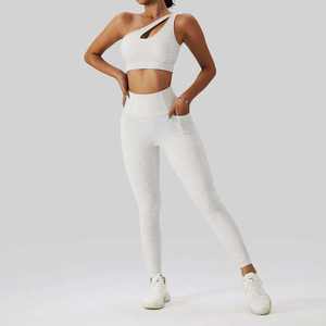 Schnelle Lieferung – One-Shoulder-Halter-Top, Eng Anliegendes, Kurzes Oberteil und Leggings – Maßgeschneiderte Fitnessbekleidung, Sportbekleidung, Yoga-BH und Hosen-Set - Product Image 3