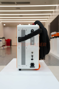 Strumento di Pulizia Laser a Impulsi Portatile Versatile da 500W con Configurazione <span class=keywords><strong>Mini</strong></span> Carrello e Maniglie per Restauro Metalli e Preparazione Non-Metalli - Product Image 2