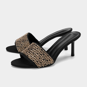 Sandalias de Mujer Verano 2026, Diseño Moderno con Tacón Alto y Punta Descubierta, Decoración con Cadena Metálica, para Uso en Exteriores - Product Image 1
