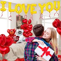 Coeur romantique tenant des ballons de fête d'ours en aluminium décor de pétale de rose pour la proposition de fiançailles anniversaire de la saint-valentin