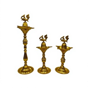 Piliers décoratifs dorés pour Mandap de mariage – Décoration traditionnelle pour événements, aménagement intérieur et extérieur - Product Image 1
