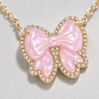 Collier Pendentif Nœud Papillon de Luxe en Laiton, Perles et Diamants, Chaîne Maillons Bambou Plaqué Or 18K, Bijou Femme Adorable, Cadeau de Mariage Élégant