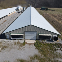 Poulaillers modernes en acier avec ventilation et isolation optimisées pour la santé de la volaille
