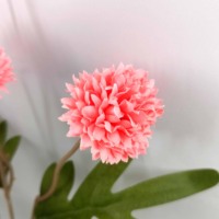 Bunga Pompom buatan merah muda realistis buatan tangan bahan PU lembut dekorasi meja dalam ruangan simulasi rasa