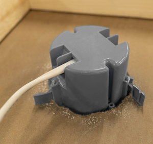 Caja <span class=keywords><strong>de</strong></span> conexiones <span class=keywords><strong>el</strong></span>éctrica circular no metálica <span class=keywords><strong>de</strong></span> PVC gris <span class=keywords><strong>de</strong></span> 1 entrada, homologada ETL, para montaje en techo, para trabajos antiguos, con fijación por clavos, 18 pulgadas cúbicas - Product Image 5