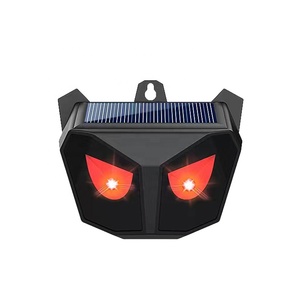 La luz roja del jardín parpadea brillantemente estilo búho Animal disuasorio expulsar ratón repelente de pájaros dispositivo Solar repelente de animales - Product Image 1