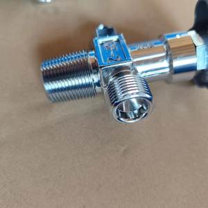 Vanne de cylindre de gaz industriel HQTEK QF-2 en acier compatible oxygène, électro-plaquée, à réduction de pression - Product Image 1