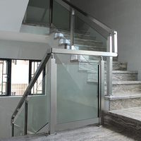 Rampe d'escalier moderne en acier inoxydable et PVC avec balustres, main courante en verre trempé pour appartement (design minimaliste)
