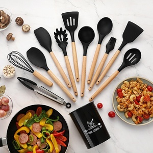 Ensemble d'ustensiles de cuisine en silicone en gros, spatules et cuillères antiadhésives avec manches en bois - Product Image 3