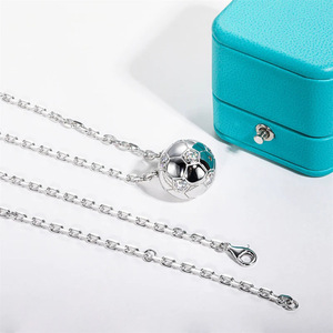 Collana con Ciondolo a Forma di Pallone da Calcio per Donne, Design 3D, Gioielli alla Moda - Product Image 4