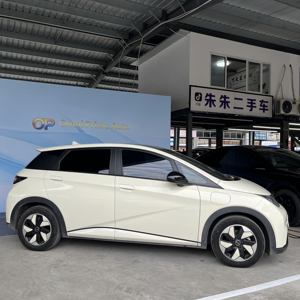 BYD <span class=keywords><strong>Dolphin</strong></span> 2024 Usado, Interior Amarillo/Marrón, Tracción Delantera, Eléctrico, Compacto, Bajo Kilometraje, Carga Rápida, Cabina Espaciosa, Confiable - Product Image 4