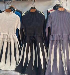 เดรสไหมพรมทรงเอไลน์ยาวระดับเข่า แต่งเข็มขัดลายเรขาคณิต สำหรับฤดูใบไม้ร่วง  บริการ OEM ไนลอน - Product Image 2