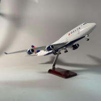 Modèle réduit d'avion en résine à LED avec support 47cm Boeing 747-400 Delta 1/150 Scale
