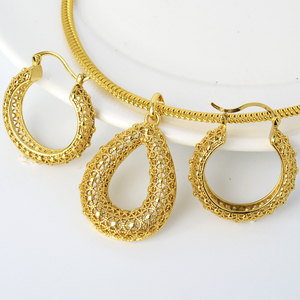 Ensemble de boucles d'oreilles et de collier pour femme en cuivre plaqué or 14 carats pour mariage, fiançailles, anniversaire, fête - Product Image 1