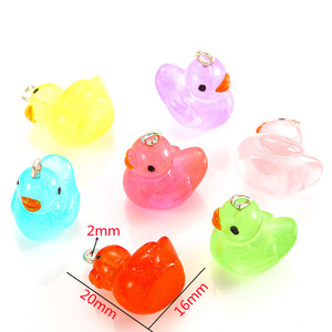 Breloques de porte-clés en résine 3D en forme de canard transparent, lumineuses et colorées, au design populaire - Product Image 2