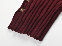 Robe Courte Femme en Maille Rayée Rétro, Coupe A-Line Slim, Ourlet Ondulé, Manches Courtes, Boutons Métalliques, Style Élégant