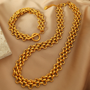 Elegante Conjunto de Joyería de Acero Inoxidable Chapado en Oro de 18K: Pulsera y Collar de Cadena Cubana Gruesa con Cierre OT - Product Image 3