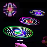 Vente chaude 12-Lumière Pull Wire Soucoupe Volante Jouet Lumineux Bambou Libellule avec Flash Coloré pour Enfants Jouet