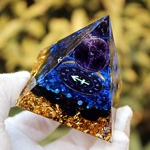 Pirámide de Cristal Sagitario, Artesanía de Resina, Decoración para el Hogar, Adorno de Escritorio con Grabado Interno, Regalo Coleccionable - Product Image 3