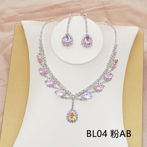 Ensembles <span class=keywords><strong>de</strong></span> bijoux <span class=keywords><strong>de</strong></span> mode deux pièces élégantes strass <span class=keywords><strong>de</strong></span> noël polyvalentes chaîne <span class=keywords><strong>de</strong></span> clavicule en cristal collier <span class=keywords><strong>de</strong></span> mariée boucles d'oreilles - Product Image 2