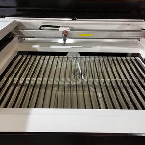 Découpeuse et graveuse laser CO2 haute précision améliorée avec refroidissement par eau et table alvéolée pour matériaux non métalliques de haute qualité - Product Image 6