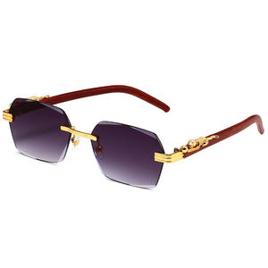 Lunettes <span class=keywords><strong>de</strong></span> <span class=keywords><strong>soleil</strong></span> polygonales sans monture SPUKA 5370 pour hommes et femmes, accent léopard, branches effet bois, protection UV400, logo personnalisé, vente en gros - Product Image 2