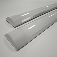Lampe de purification LED IP44 pour salle blanche, prix usine, 2ft 4ft 5ft 18W 36W 72W, barre LED mince à montage en surface