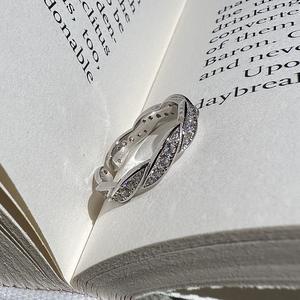 Anillo de Plata Pura S925 con Patrón Trenzado, Diseño Romántico Vintage con Microincrustaciones, Diseño Abierto y Moderno - Product Image 5