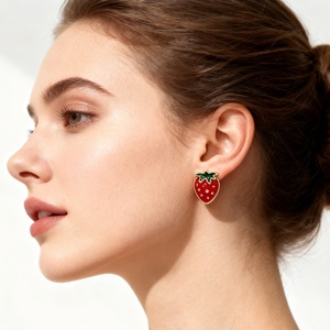 Latón joyería al por mayor mujeres niños 14k chapado en oro lindo exquisito único rojo circón <span class=keywords><strong>fresa</strong></span> fruta Stud pendientes noticias <span class=keywords><strong>Fresa</strong></span> - Product Image 3