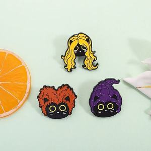 Pin de Esmalte Suave de Alta Calidad con Personajes de Películas de Dibujos Animados, Bruja Teñida de Negro para Solapa de Metal, Ideal para Graduación - Product Image 2