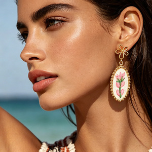 SUMMLY - Pendientes Colgantes <span class=keywords><strong>con</strong></span> Bordado Floral Vintage, Chapados en Oro <span class=keywords><strong>de</strong></span> 18K, Acero Inoxidable Hipoalergénico, Pendientes <span class=keywords><strong>de</strong></span> <span class=keywords><strong>Flores</strong></span>, Joyería <span class=keywords><strong>de</strong></span> <span class=keywords><strong>Moda</strong></span> - Product Image 2