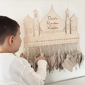 Calendario del conto alla rovescia dei ramadan in legno con borse castello borsa di tela pendente da parete decorazione per la casa Mubarak Islam regali di avvento