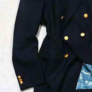 Blazer Personalizado Estilo Italiano Azul Marino, Cuello en V, Doble Botonadura, Botones Metálicos Dorados, Corte Entallado, Lana, Media Forro, Formal, para Negocios o Bodas - Product Image 5