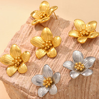 Wanita 18K bunga emas anting Stud minimalis mewah desain bunga anti alergi baja tahan karat elegan perhiasan pernikahan