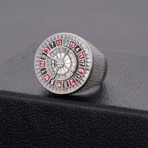 Nuovo Design Artigianale di Tendenza Anello <span class=keywords><strong>da</strong></span> <span class=keywords><strong>Uomo</strong></span> in Argento Sterling 925 con Bussola Smaltata in Oro 18K e Diamanti Baguette a Roulette - Product Image 3
