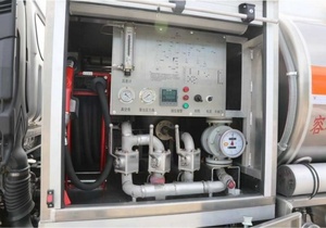 Autocisterna Sinotruk Howo da 15 m³ per Rifornimento Aereo in Miniere e Piste di Atterraggio Remote - Product Image 5