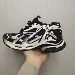 High Quality Designer Runner Sneakers Casual Sneakers Luxury Original Chunky Walking Style Runner Shoes - Product Image 2