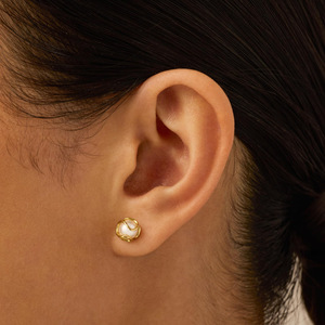 Ensemble de bijoux pour femme PAVOI en alliage d'argent sterling plaqué or 14 carats avec collier et boucles d'oreilles clous en forme de coquille de perle - Product Image 4