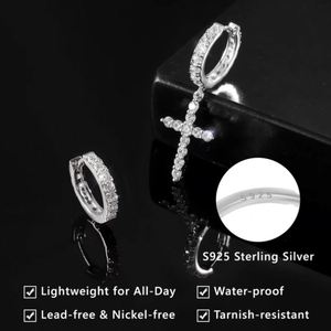Boucles d'oreilles créoles en argent 925 plaqué rhodium noir avec pendentif croix et zircon taille princesse serti clos, unisexe, style chrétien - Product Image 3