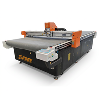 Machine de découpe à plat CNC Rongchi à couteau oscillant pour carton ondulé, panneaux KT et PVC