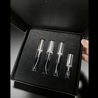 Caja de embalaje negra de lujo personalizada para 5 sets de regalo de muestras de perfume de 5 ml, hecha con materiales reciclados y forro de esponja.