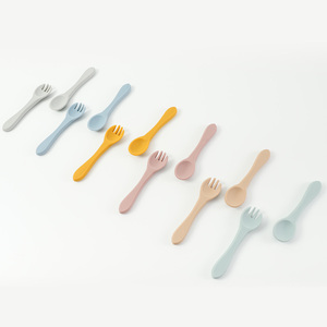 Juego de tenedor de cuchara de alimentación de bebé de silicona de grado alimenticio sin BPA personalizado al por mayor OEM, utensilios suaves cuchara de entrenamiento para niños y bebés - Product Image 1
