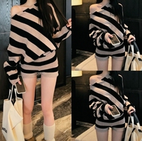 Ensemble tendance à rayures diagonales 2 pièces |   Décolleté asymétrique et silhouette ample |   Parfait pour un look pur et désirable et des tenues chic coréennes
