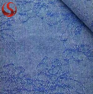 Прямые продажи с фабрики: Жаккардовая джинсовая ткань с крупным цветочным узором, окрашенная в массе, неэластичная, 80% хлопок, 20% полиэстер, ширина 180 см, 330 г/м², в упаковке. - Product Image 3