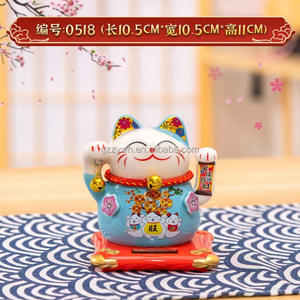 Ameublement de maison et décoration de Noël en porcelaine chat japonais de 5 pouces en céramique solaire porte-bonheur Maneki Neko - Product Image 5
