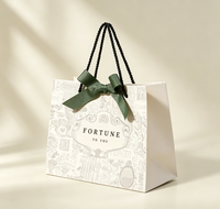 Ensemble de sacs cadeaux en papier imprimé vintage et boîte cadeau rigide, sac fourre-tout décoré d'un nœud pour emballages cadeaux de mariage, d'anniversaire ou de fêtes