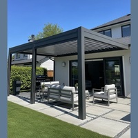 Pergola motorisée à toit rétractable personnalisée avec télécommande, en aluminium à lames orientables, résistante aux intempéries et aux UV, idéale pour l'industrie