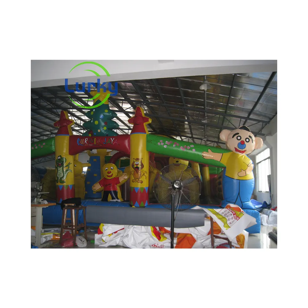 Công viên giải trí, lâu đài, funcity, nhà vườn cho trẻ em khi triển lãm, THẬM CHÍ, bên