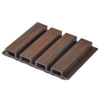 Revêtement mural extérieur Panneaux et panneaux muraux Bardage décoratif Grain de bois Composite bois plastique Wpc Panneau de façade pour extérieur